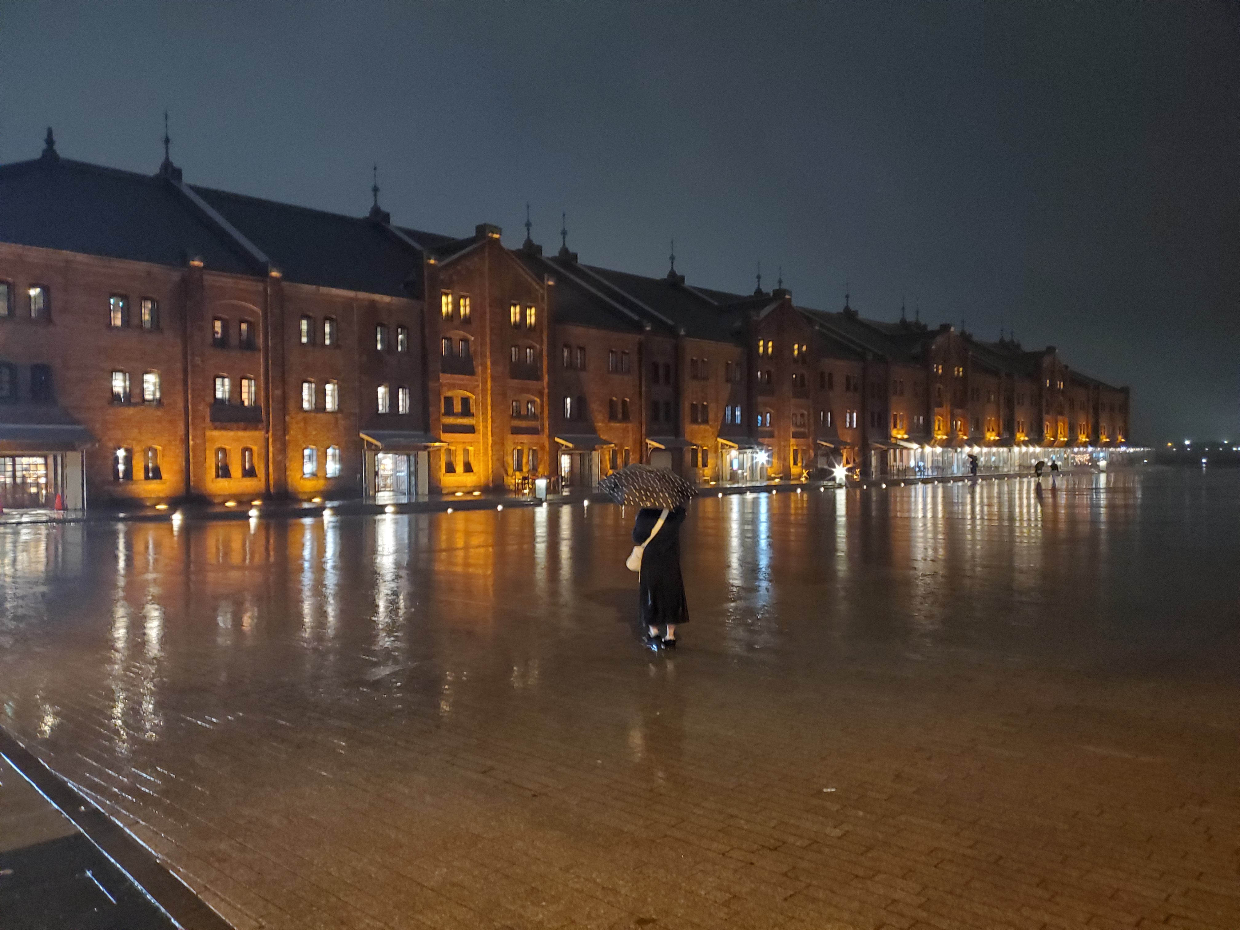 Rainy Akarenga, Yokohama